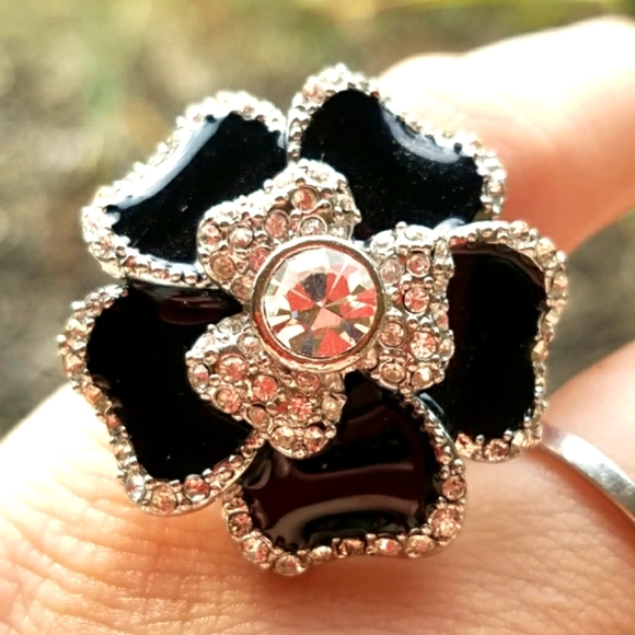 Lia Sophia Dahlia ring - Picture 1 of 5